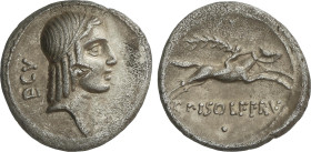 Denario. 64 a.C. CALPURNIA. C. Calpurnius Piso Frugi. Anv.: Cabeza de Apolo a derecha, detrás número DCV. Rev.: Jinete galopando a derecha, debajo: C....
