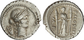 Denario. 42 a.C. CLAUDIA. P. Claudius M.f. Turrinus. Anv.: Cabeza laureada de Apolo a derecha, detrás Lira. Rev.: Diana Lucifera de pie con dos largas...