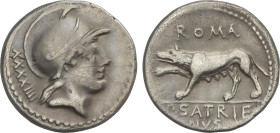 Denario. 77 a.C. SATRIENA. P. Satrienus. Anv.: Cabeza de Marte a derecha, detrás número XXXXIIII. Rev.: Loba a izquierda, encima ROMA. En exergo P. SA...
