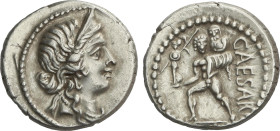 Denario. Acuñada el 47-46 a.C. JULIO CÉSAR. GALIA. Anv.: Cabeza diademada de Venus a derecha. Rev.: CAESAR. Aenas llevando en brazos a su padre Anchis...