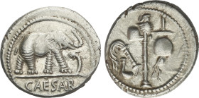 Denario. Acuñada el 54-51 a.C. JULIO CÉSAR. Anv.: CAESAR. Elefante a derecha, delante una serpiente. Rev.: Símpulo, aspersorio, hacha y apex. 3,97 grs...