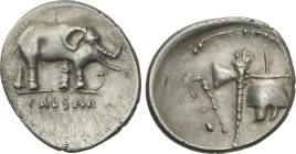 Denario. Acuñada el 54-51 a.C. JULIO CÉSAR. Anv.: CAESAR. Elefante a derecha, delante una serpiente. Rev.: Símpulo, aspersorio, hacha y apex. 3,94 grs...