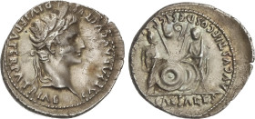 Denario. Acuñada el 7-6 a.C. AUGUSTO. LUGDUNUM (Lyon). Anv.: CAESAR AVGVSTVS DIVI F. PATER PATRIAE. Cabeza laureada de Augusto a derecha. Rev.: C. L. ...