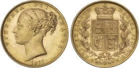 Sovereign. 1871. VICTORIA. 7,98 grs. AU. 30 bajo el escudo. (Leve hojita en fecha, levísimos golpecitos). KM-736.2. EBC+.