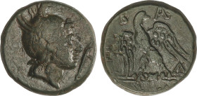 AE 20. 179-168 a.C. PERSEO. MACEDONIA. Anv.: Cabeza con casco de Perseo a derecha. Rev.: Águila de frente, cabeza a derecha, alrededor letras y monogr...