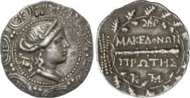 Tetradracma. 158-149 a.C. AMPHIPOLIS. MACEDONIA. Anv.: Escudo Macedonio, en el centro busto de Artemis a derecha, con arco y carcaj. Rev.:  Clava a de...