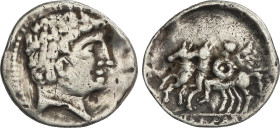 Denario. 120-20 a.C. ICALCUSCEN (INIESTA, Cuenca). Anv.: Cabeza imberbe a derecha. Rev.: Jinete con rodela y clámide a izquierda conduciendo un segund...