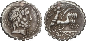 Denario. 83-82 a.C. ANTONIA. Q. Antonius Balbus. Anv.: S.C. Cabeza laureada de Júpiter a derecha, debajo del mentón N. Rev.: Victoria en cuadriga a de...