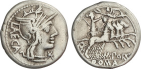 Denario. 125 a.C. PORCIA. Marcius Porcius Laeca. Anv.: Cabeza de Roma a derecha, delante X, detrás LAECA. Rev.: Libertad en cuadriga a derecha, corona...