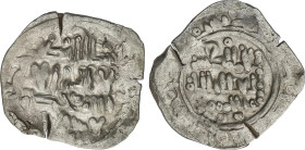 Dirham. TAIFA DE GRANADA. BADIS AL-MUZAFFAR EN NOMBRE DEL CALIFA HAMMUDÍ IDRIS II. (Granada). 2,75 grs. AR. V-852; Prieto 111f. (MBC).