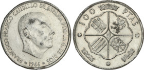 100 Pesetas. 1966 (*19-66). 19,52 grs. AE plateada. FALSA de ÉPOCA. Canto: hoz y martillo. Acuñadas por el Partido Comunista en el exilio. (Golpecitos...