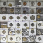 Lote 40 monedas. II REPÚBLICA a EXTRANJERO. AE, Al, AR, CuNi, Latón. Resto final de colección, destaca moneda 1000 Yen 1964, varias monedas del Estado...