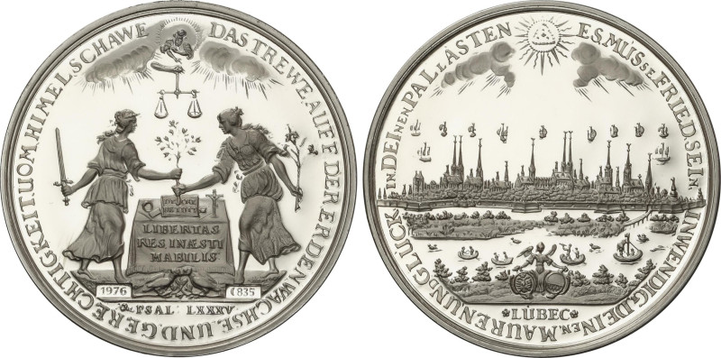 Replica medalla. Siglo XVII (1976). LUBECK. ALEMANIA. Anv.: ES MUSSE FRIED SEIN ...