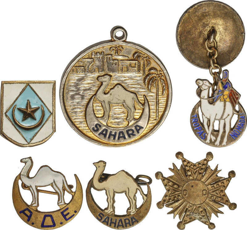 Lote decenas de pins e insignias de pequeño tamaño. AFRICA ESPAÑOLA. Diversos me...
