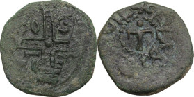 Mileto. Ruggero I (1072-1101). Follaro ribattuto su follis bizantino di classe C. D/ Croce gemmata con globetto al centro; RO - GE / CO - ME nei quart...