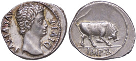 ROMANE IMPERIALI - Augusto (27 a.C.-14 d.C.) - Denario C. 137; RIC 327 (AG g. 3,75) Ottimo esemplare, di largo modulo e leggera patina su fondi brilla...