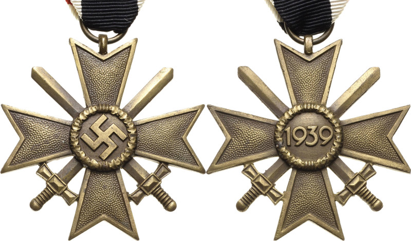 Orden des Dritten Reiches
Kriegsverdienstkreuz 2. Klasse mit Schwertern Verlieh...