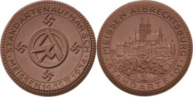 Drittes Reich
 Braune Porzellanmedaille 1934 (Meißen) SA-Aufmarsch der Standarte 101. SA-Emblem, umgeben von 4 Hakenkreuzen / Albrechtsburg. 36,9 mm ...
