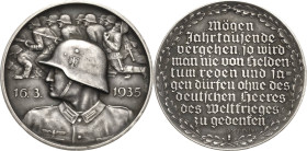 Drittes Reich
 Silbermedaille 1935 (F. Beyer) Einführung der allgemeinen Wehrpflicht. Soldat mit Stahlhelm nach links, im Hintergrund stürmende Solda...