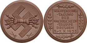 Drittes Reich
 Braune Porzellanmedaille 1935 (Meißen) Waffenringtagung der Nachrichtentruppe in Dresden. Blitzbündel vor HK / 7 Zeilen Schrift im Qua...