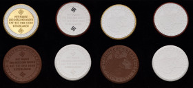 Drittes Reich
 Braune und weiße Porzellanmedaille 1939 (Meißen) Feldzug in Polen und Einnahme von Danzig. Landkarte / Schrift. 50 mm. Unterschiedlich...