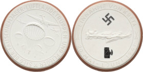 Drittes Reich
 Weiße Porzellanmedaille 1941 (Meißen) Einnahme vom Kreta. Flugzeuge und Fallschirmspringer / Landkarte, darüber HK, darunter Liktorenb...