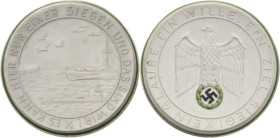 Drittes Reich
 Weiße Porzellanmedaille o.J. (1941) (Meißen) Seekrieg gegen England. U-Boot und Schnellboot in der See, darüber Flugzeug / Reichsadler...