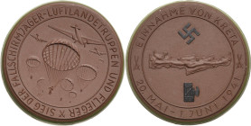 Drittes Reich
 Braune Porzellanmedaille 1941 (Meißen) Einnahme vom Kreta. Flugzeuge und Fallschirmspringer / Landkarte, darüber HK, darunter Liktoren...
