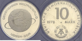 Gedenkmünzen
 10 Mark 1978. Weltraumflug. Im verplombten Originaletui Jaeger 1568 Selten. Polierte Platte