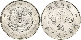 China
Kuang-Hsu 1874-1908 Dollar (7 Mace 2 Candareens) o.J. Hu-Peh Provinz L/M 182 KM Y 127.1 Selten. Min. Randfehler, vorzüglich/fast vorzüglich