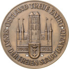 Polen-Danzig
Medaillen Einseitige Bronzeplakette 1933. Ostland-Treue-Fahrt, gewidmet vom Senat der Stadt. Stadtemblem. 90 mm, 151,20 g. Vier Befestig...