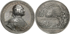 Russland
Peter I. der Große 1689-1725 Weißmetallmedaille 1703 (spätere Prägung) (O. Kalaschnikow) Auf die Einnahme von Neuenschanz. Brustbild nach re...