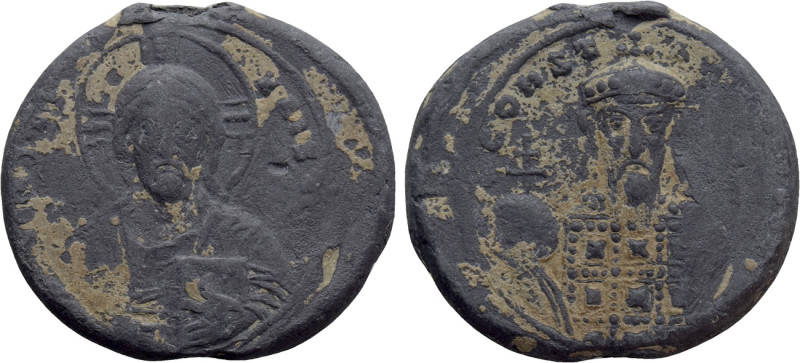 CONSTANTINE VII PORPHYROGENITUS (913-959). PB Seal. Constantinople. 

Obv: + I...