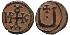 Maurice Tiberius, 582-602. Pentanummium (bronze, 1.38 g, 13 mm), Theoupolis (Antioch). Monogram 15 of Maurice Tiberius. Rev. Large Ч; above, cross. DO...