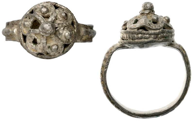 Islamic Ring. Silver AR (2.9 gr.), 16th-19th Century AD. A ring with a raised be...