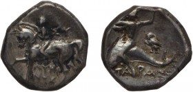 MONETE GRECHE. CALABRIA. TARENTUM. NOMOS - Coniato circa nel 272-240 a.C. Argento, 6,52 gr, 16x18 mm, BB
D: Giovane nudo a cavallo verso sinistra. SY...