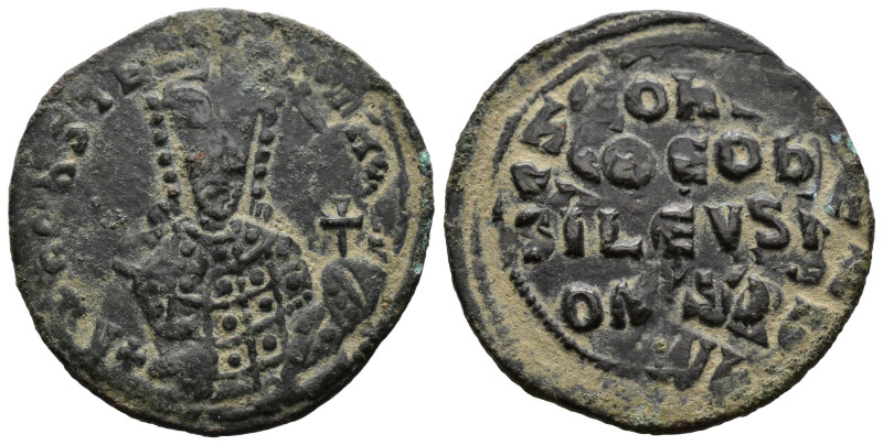 CONSTANTINE VII Porphyrogenitus (913-959) AE. Follis Constantinople, 945-950. 
 ...