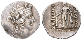 Griechen Thracia
Thasos AR Tetradrachme o.J. Av.: Kopf des Dionysos mit Efeukranz nach rechts, Rv.: Jugendlicher Herakles mit Löwenfell und abgestütz...