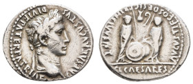Römer Kaiserzeit
Augustus, 27 v.u.Z.-14 u.Z. AR Denar 2 v.u.Z.-4 u.Z. Lugdunum Av.: CAESAR AVGVSTVS - DIVI F PATER PATRIAE, Kopf mit Lorbeerkranz nac...