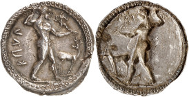 LE MONDE GREC
Calabre
Caulonia. Statère vers 525-500 av. J.-C. Apollon debout tenant une branche. Sur son bras, un petit génie armé d'un poignard. D...