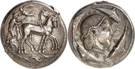 LE MONDE GREC
Sicile
Syracuse. Tétradrachme vers 474-450 av. J.-C. Quadrige à droite. Au-dessus, une victoire volant à gauche. A l'exergue, un pistr...