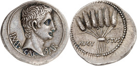EMPIRE ROMAIN
Auguste, 27 av. J.C. - 14 ap. J.-. Cistophore 27-26 av. J.-C., Pergame ou Ephèse. IMP.CAESAR Tête nue d'Auguste à droite / AVGVSTVS Ger...