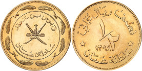 LE MONDE ARABE
Oman
Qabus ibn Saïd, 1970-2020 CE. 1/2 Rial AH 1394 (1974 CE). PROOF. Weapons within eight palms / Value and date. Reeded edge. 25,73...