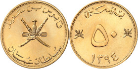 LE MONDE ARABE
Oman
Qabus ibn Saïd, 1970-2020 CE. 50 Baisa AH 1394 (1974 CE). PROOF. Weapons / Value and date. Reeded edge. 22,81g. KM 46.

Good e...