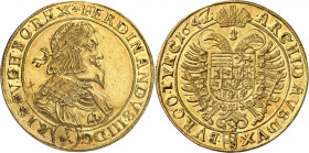 AUTRICHE / SAINT-EMPIRE
Ferdinand III, 1637-1657. 10 Ducats 1642, Vienne. Buste de Ferdinand III à droite / Armoiries entourées du collier de l'ordre...