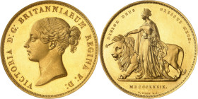 GRANDE BRETAGNE
Epoque moderne
Victoria, 1837-1901. 5 Pounds "Una and the Lion" 1839, Londres. ESSAI avec la TRANCHE LISSE par W. Wyon. FRAPPE sur F...