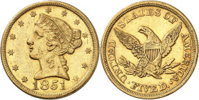 USA
5 Dollars 1851. Variété avec GRANDE DATE. 8,34g. Fr. 138.

Très beau.