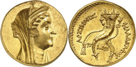 LE MONDE GREC
Royaume d'Egypte
Ptolémée V, 204-180 av. J.-C. Octodrachme, Paphos (Chypre). Buste diadémé et voilé d'Arsinoé II à droite / Deux corne...