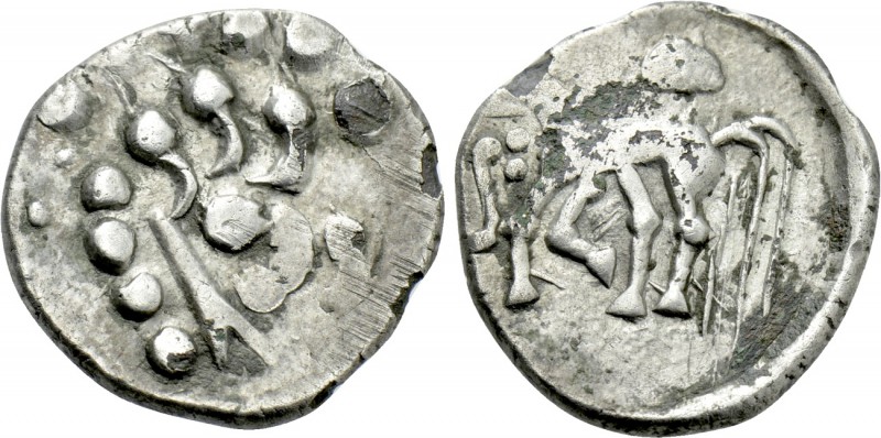 CENTRAL EUROPE. Boii. Quinarius (2nd-1st centuries BC). "Prager" type.

Obv: S...