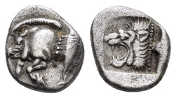 MYSIA.Kyzikos.(Circa 450-400 BC).Obol.

Obv : Forepart of boar left, E (retrograde) on shoulder; tunny behind.

Rev : Head of roaring lion left.
SNG F...